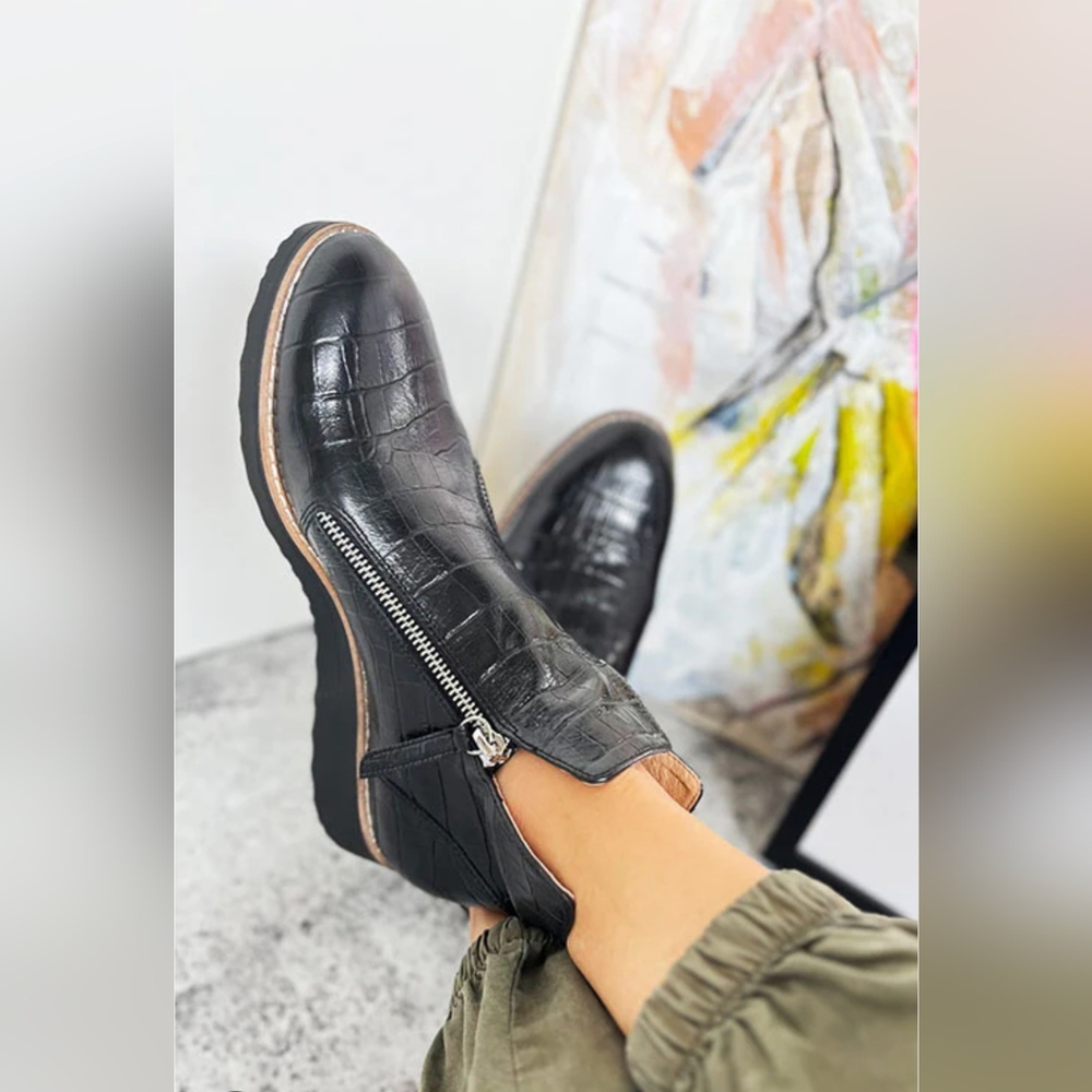 DJANGO & JULIET* 'Ohmyes' Black Double Zip Front Croc Leather Ankle Boot Sz 39 - Picture 1 of 17